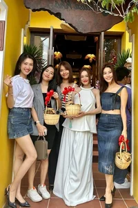 Nha Phuong Sparkles at New Restaurant Opening While Pregnant - image 8