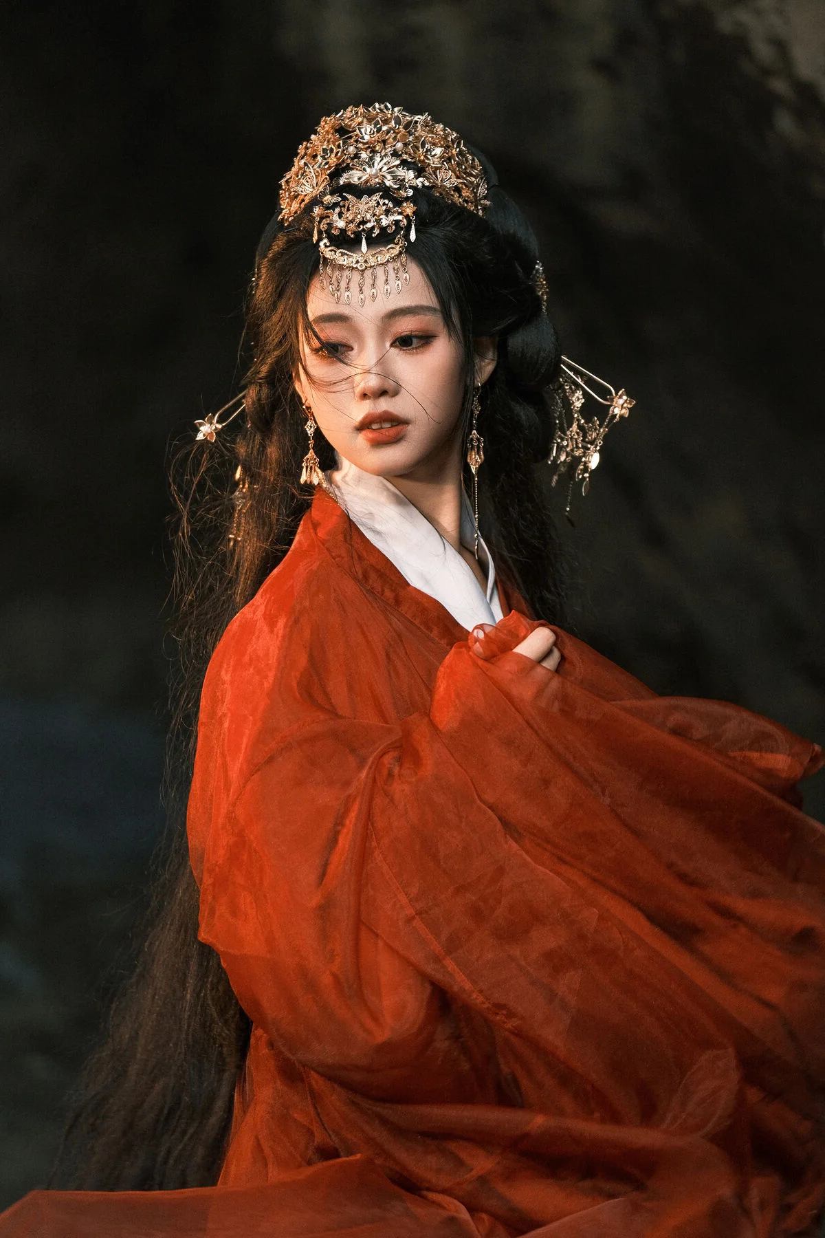 YiTuYu Art Language Vol.8122: Discover the Minimalist Beauty of Qi Qi (23P)