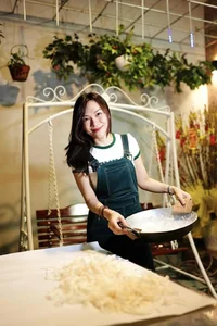 How Vietnamese Celebrities Celebrate the Lunar New Year with Family Traditions - image 4