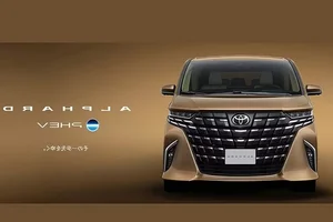 Toyota Unveils Affordable Alphard Plug-In Hybrid Luxury Minivan - image 8
