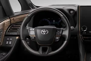 Toyota Unveils Affordable Alphard Plug-In Hybrid Luxury Minivan - image 9