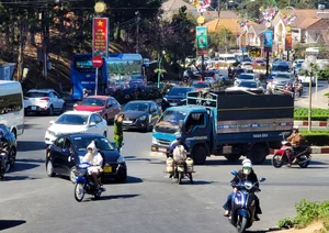 Massive Tourist Exodus from Da Lat After Successful Lunar New Year Holiday - image 7