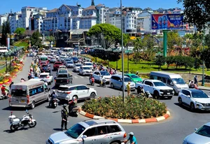 Massive Tourist Exodus from Da Lat After Successful Lunar New Year Holiday - image 6