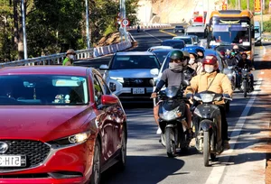 Massive Tourist Exodus from Da Lat After Successful Lunar New Year Holiday - image 10
