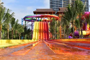 Experience the Tropical Island Water Slide Adventure at 8Wonder Winter Festival - image 5