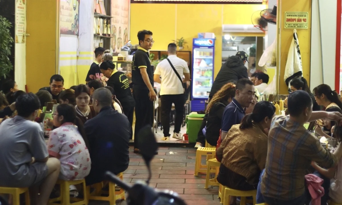Hai Phong's Iconic Spicy Fish Noodle Soup: A Culinary Journey with Chef Phạm Văn Dũng