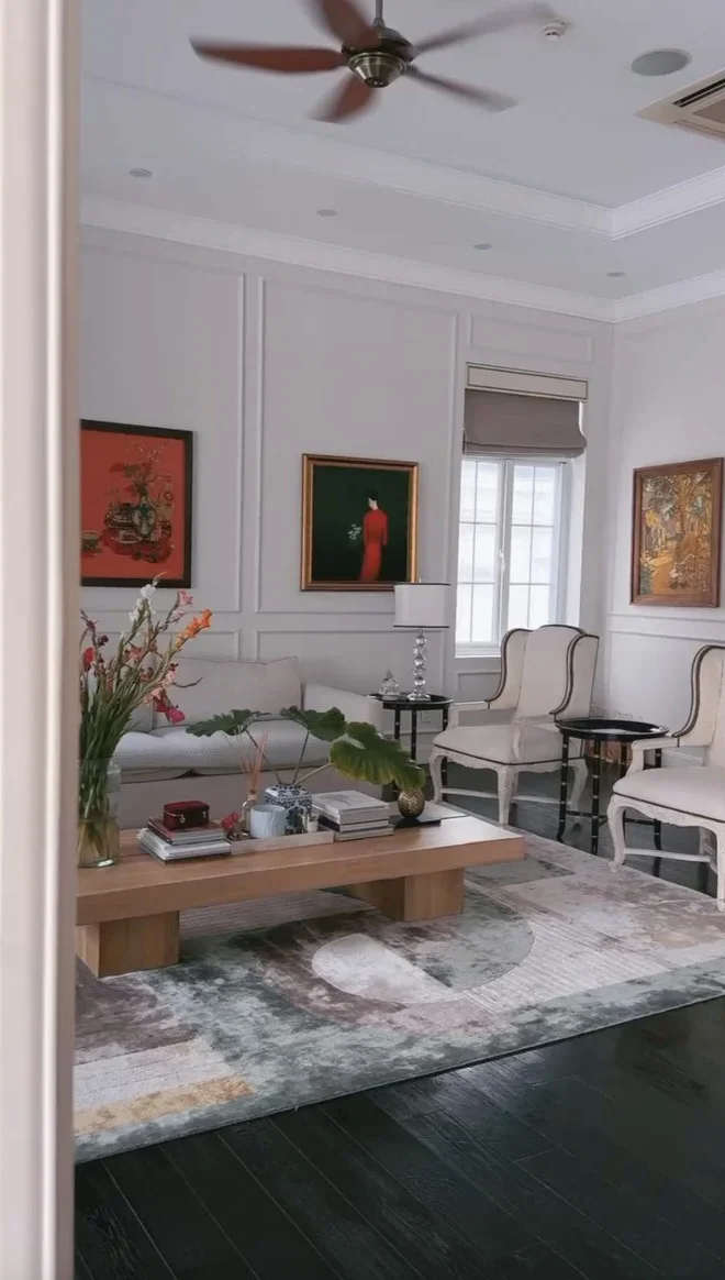 Inside the Luxurious Room of Billionaire Johnathan Hanh Nguyen's Daughter-in-Law