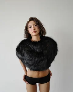 Stunning Fashion Trends: Huyền 2k4 Captivates with her Unique Winter-Summer Street Style Photo Set - image 6