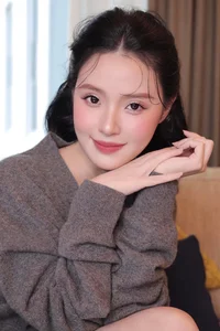 Vietnamese Star Midu Shares Stunning Photos and Personal Reflections on Modern Independence - image 7