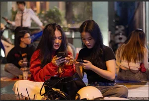 Saigon Nightlife: Notre-Dame Cathedral Crowded Until Midnight - image 0