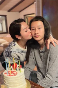 Meet Bao Nam: Jennifer Pham and Quang Dung’s 16-Year-Old Son Who Stands 1.9 Meters Tall - image 9