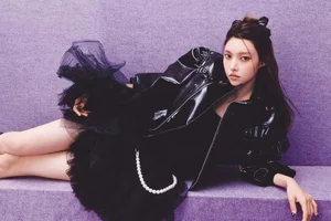 K-Pop Sensation ILLIT Captivates Fans with Mystical and Dreamy Concept Style - image 21