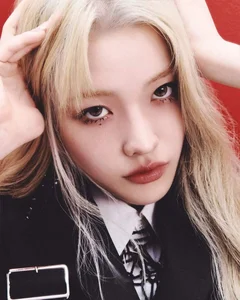 K-Pop Sensation ILLIT Captivates Fans with Mystical and Dreamy Concept Style - image 20