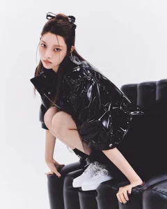 K-Pop Sensation ILLIT Captivates Fans with Mystical and Dreamy Concept Style - image 1