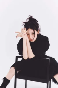 K-Pop Sensation ILLIT Captivates Fans with Mystical and Dreamy Concept Style - image 8