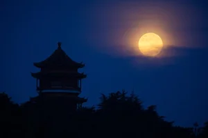 The 2023 Mid-Autumn Festival Supermoon: A Spectacular Celestial Event Captured Globally - image 0