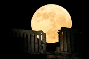 The 2023 Mid-Autumn Festival Supermoon: A Spectacular Celestial Event Captured Globally - image 5