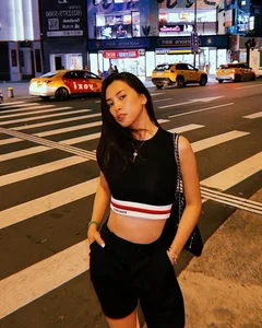Tieu Vy Everyday Street Style: Chic Outfits Highlighting Her Tiny Waist - image 2