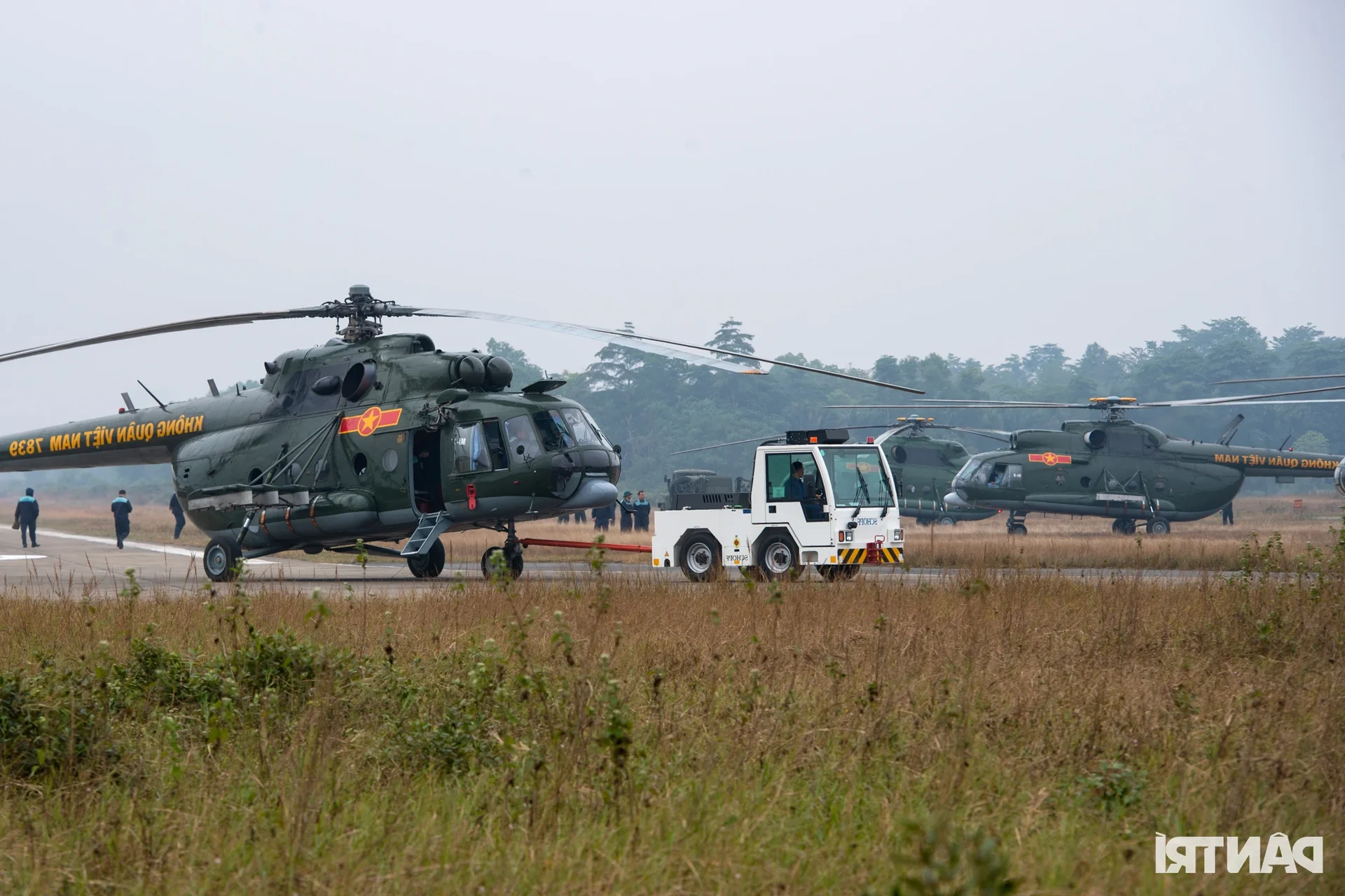 Spectacular Helicopter Display: Practicing the National Flag Procession for the International Defense Expo