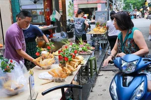 Bustling Dragon Boat Festival Market: A Celebration of Culture and Flavors - image 0