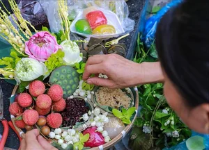 Bustling Dragon Boat Festival Market: A Celebration of Culture and Flavors - image 6