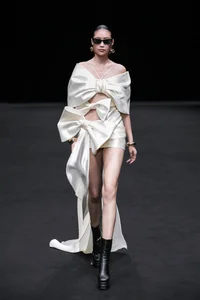 The Rise of Bows: Exploring Vietnam's Hottest Fashion Trend for 2024 - image 5