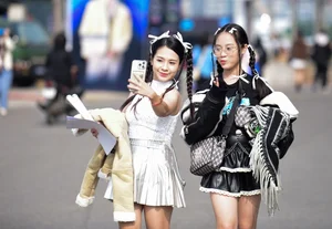 The Rise of Bows: Exploring Vietnam's Hottest Fashion Trend for 2024 - image 1