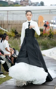Miss Bao Ngoc and Vo Hoang Yen: A Study in Contrasting Runway Styles - image 3