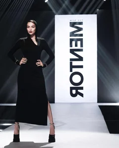 Thanh Hang and Ho Ngoc Ha Showcase Deep Friendship in Red and Black Outfits - image 6