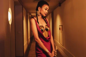 Thanh Hang and Ho Ngoc Ha Showcase Deep Friendship in Red and Black Outfits - image 0