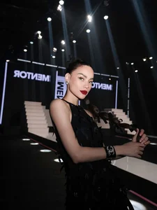 Thanh Hang and Ho Ngoc Ha Showcase Deep Friendship in Red and Black Outfits - image 8