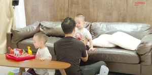 Duong Khac Linh Shares Hilarious and Heartwarming Moments with Newborn Twins - image 5