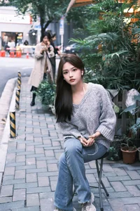 YiTuYu Art Language Vol.6318 Featuring Xiao Hang: A Study in Garden Elegance and Natural Portraiture - image 4