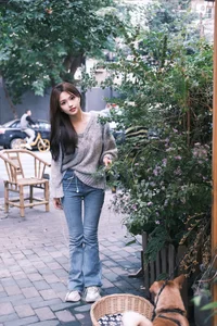 YiTuYu Art Language Vol.6318 Featuring Xiao Hang: A Study in Garden Elegance and Natural Portraiture - image 7