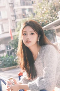 YiTuYu Art Language Vol.6318 Featuring Xiao Hang: A Study in Garden Elegance and Natural Portraiture - image 19