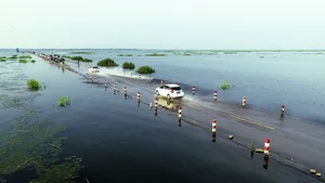 Breathtaking Water Highway: China's Most Spectacular Flooded Road - image 2