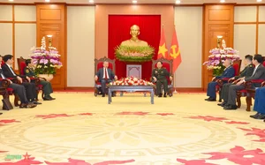General Secretary To Lam Meets with China's Central Military Commission Vice Chairman - image 5