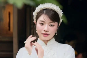 Singer Thu Hang Radiates Elegance in Traditional White Ao Dai - image 3