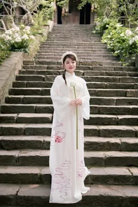 Singer Thu Hang Radiates Elegance in Traditional White Ao Dai - image 8