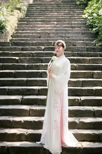 Singer Thu Hang Radiates Elegance in Traditional White Ao Dai - image 4