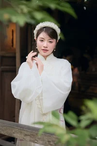 Singer Thu Hang Radiates Elegance in Traditional White Ao Dai - image 11