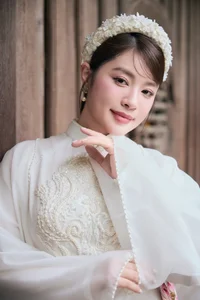 Singer Thu Hang Radiates Elegance in Traditional White Ao Dai - image 6