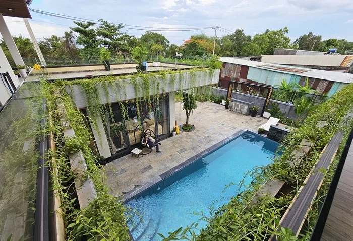 Inside the Luxurious 5-Story Home of Quach Thanh Danh and His Wife