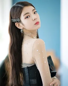 Top K-Pop Female Idols Born in the Year of the Dragon - image 2