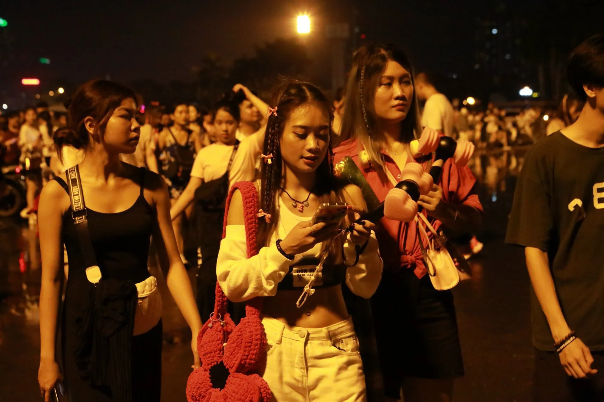 Fan Reactions: Inside BLACKPINK's Unforgettable Night One in Hanoi
