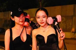 Fan Reactions: Inside BLACKPINK's Unforgettable Night One in Hanoi - image 5