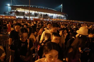 Fan Reactions: Inside BLACKPINK's Unforgettable Night One in Hanoi - image 10