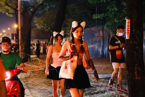 Fan Reactions: Inside BLACKPINK's Unforgettable Night One in Hanoi - image 9