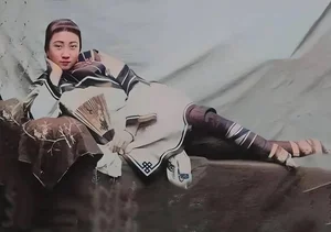 Rare Glimpses into History: The Captivating Beauty and Style of Qing Dynasty Courtesans in Vintage Photography - image 31