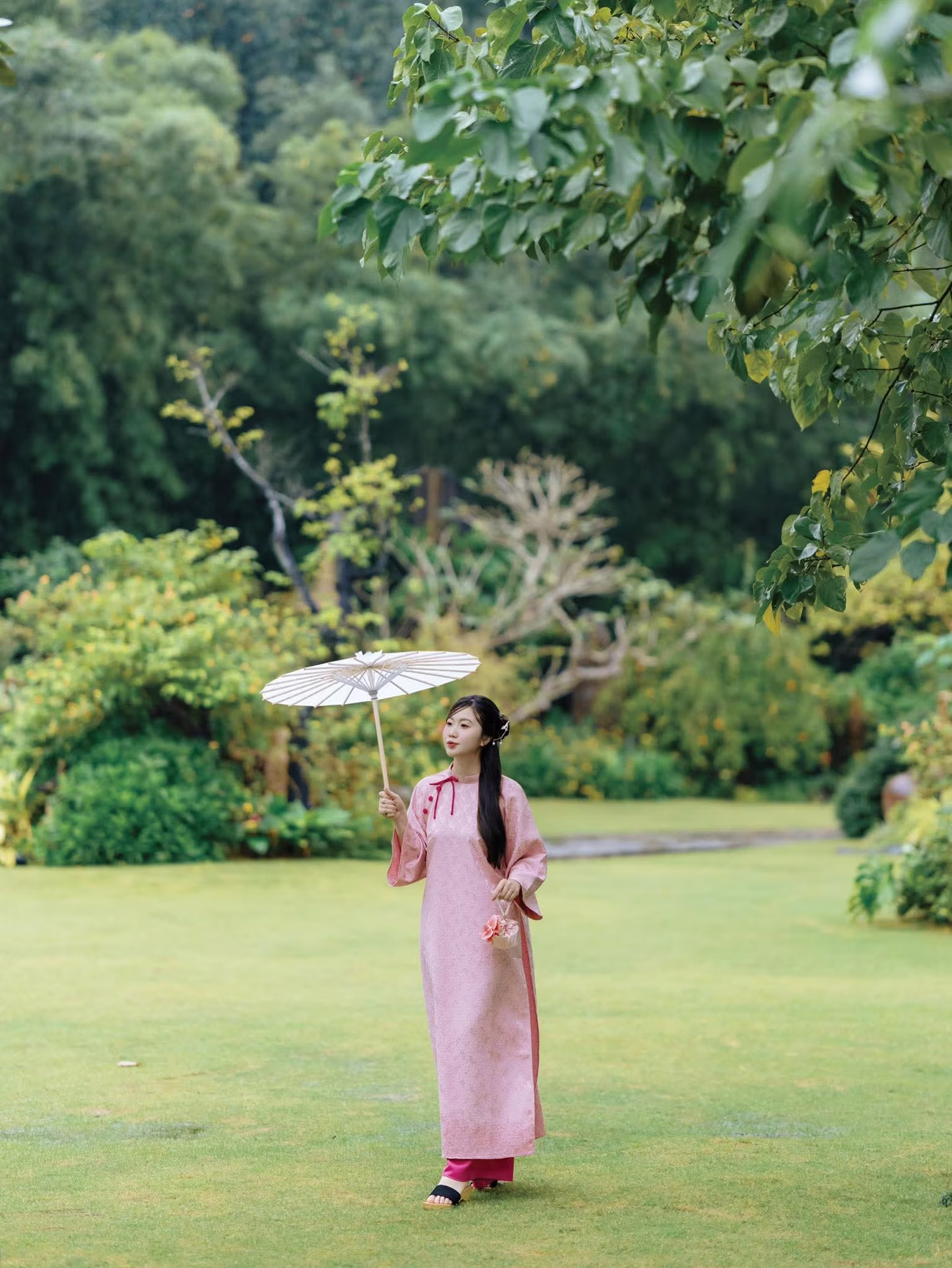 VGU No.160: Discover the Gentle Beauty of a Pink Ao Dai Maiden in a Dreamy Garden